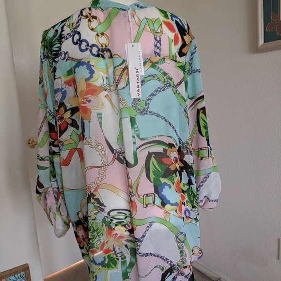 Vantarsi Floral Blouse - Picture 2 of 5